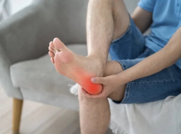 نقش فیزیوتراپی در کاهش درد و بهبود عملکرد بیماران مبتلا به خار پاشنه