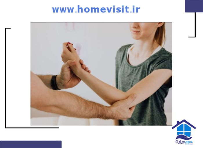 تمرین خم و راست کردن ملایم آرنج با دست سالم