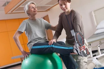 تمرینات تعادلی کاردرمانی برای بیماران ام اس در منزل