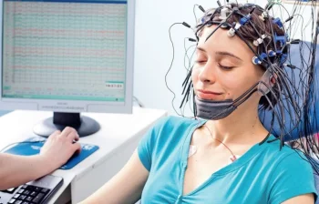 نقش تحریک الکتریکی اعصاب در درمان درد و بی‌حسی بیماران cidp