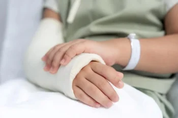 بازگشت دامنه حرکتی دست پس از گچ گیری و شکستگی